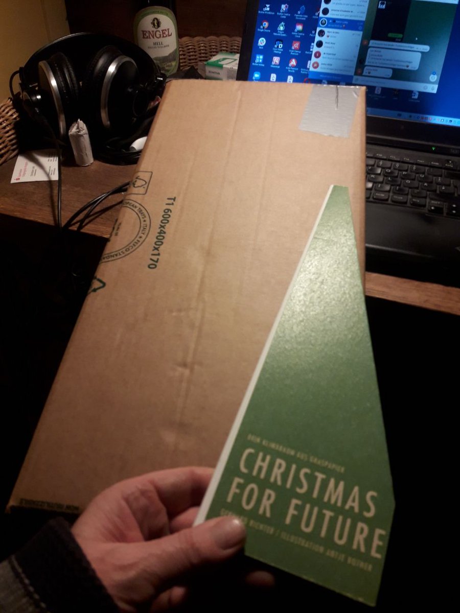 Christmas4F's tweet photo. Kleine Nachtarbeit: Aus Obst-Kartons vom Lidl Versandkartons für die Klimabäume basteln. Heute gehen gleich sechs Stück auf die Reise. Dank an die edlen Spender für #FridaysForFuture.  Hier könnt ihr euren bestellen: https://t.co/5AFyudpXJF
Ideales Weihnachtsgeschenk #COP28 https://t.co/VskxFNnhr1