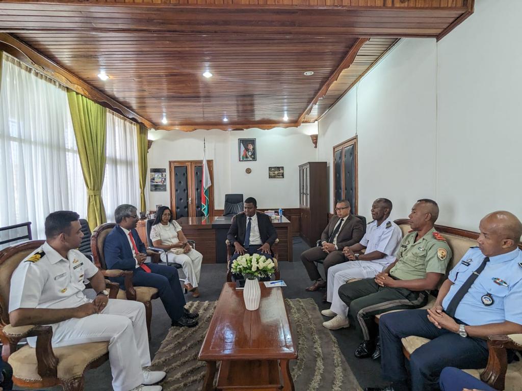 indiannavy's tweet image. #INSSumedha on a Long Range Op Deployment, arrived Antsiranana , #Madagascar #04Dec 23.
The visit aims to strengthen #maritime cooperation with Madagascar &amp;amp; enhance #interoperability towards capacity building b/n #IndianNavy &amp;amp; #MalagasyNavy.
🇮🇳-🇲🇬#BridgesofFriendship
@IndembTana