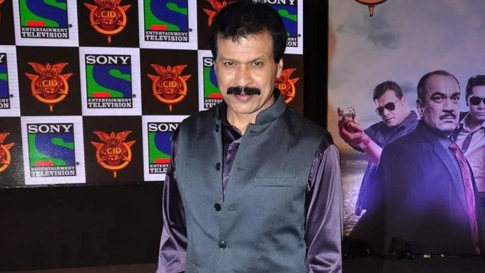 deshhit_news's tweet photo. टीवी इंडस्ट्री से आई दुखद खबर सामने 

CID में फ्रेडरिक्स का किरदार निभाने के लिए मशहूर दिनेश फडनीस का हुआ निधन 

#CID  #DineshPhadnis #RIP #RIPDineshPhadnis #restinpeace #cid #cidactor #dineshphadnisdeath https://t.co/uzjkysd2FE