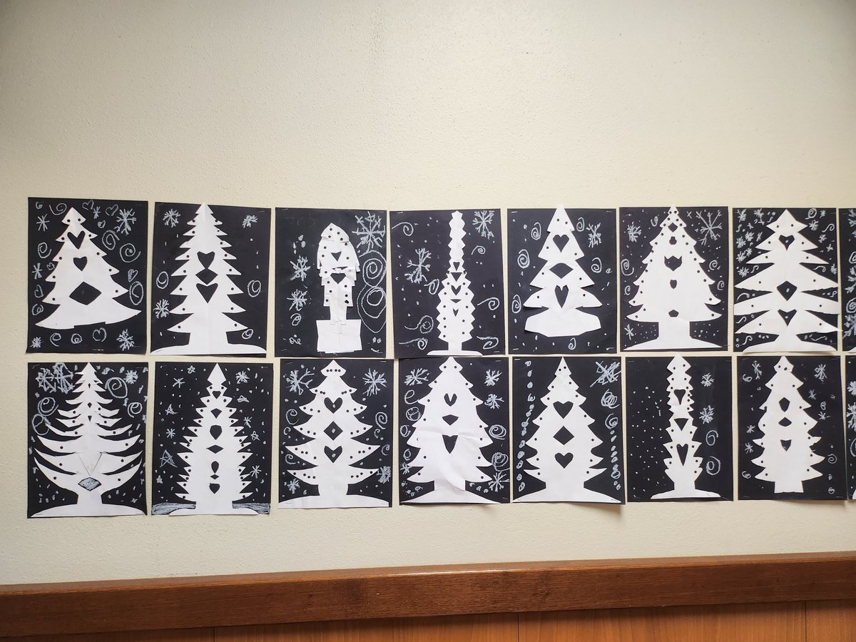 Learning about symmetry and created these beautiful symmetrical trees! <a href="/BluebonnetLions/">Bluebonnet Elementary School</a> <a href="/FineArts_LISD/">Lockhart ISD Fine Arts</a>