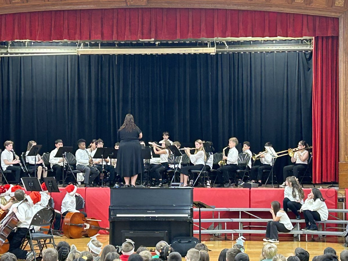 CenterGroveES's tweet image. What a great day and night celebrating the musical talents and hard work of our students and teachers. It was a truly fabulous Winter concert ❄️☃️