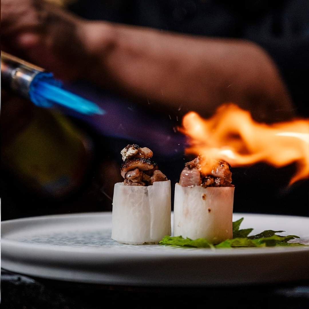 Experimenta nuevos sabores 🔥
Especiales de Diciembre.
-𝐑𝐨𝐥𝐥𝐢𝐭𝐨 𝐖𝐚𝐠𝐲𝐮
Katzura de nabo, wagyu A5, mayo res, trufa de invierno.
.
RSV 8 11 16 98
⛩️ Banthai Arrieta Blvd. Domingo Arrieta #817
Servicio a Domicilio:
📞 8 11 16 98
📞 8 11 32 00
📞 4 55 74 480