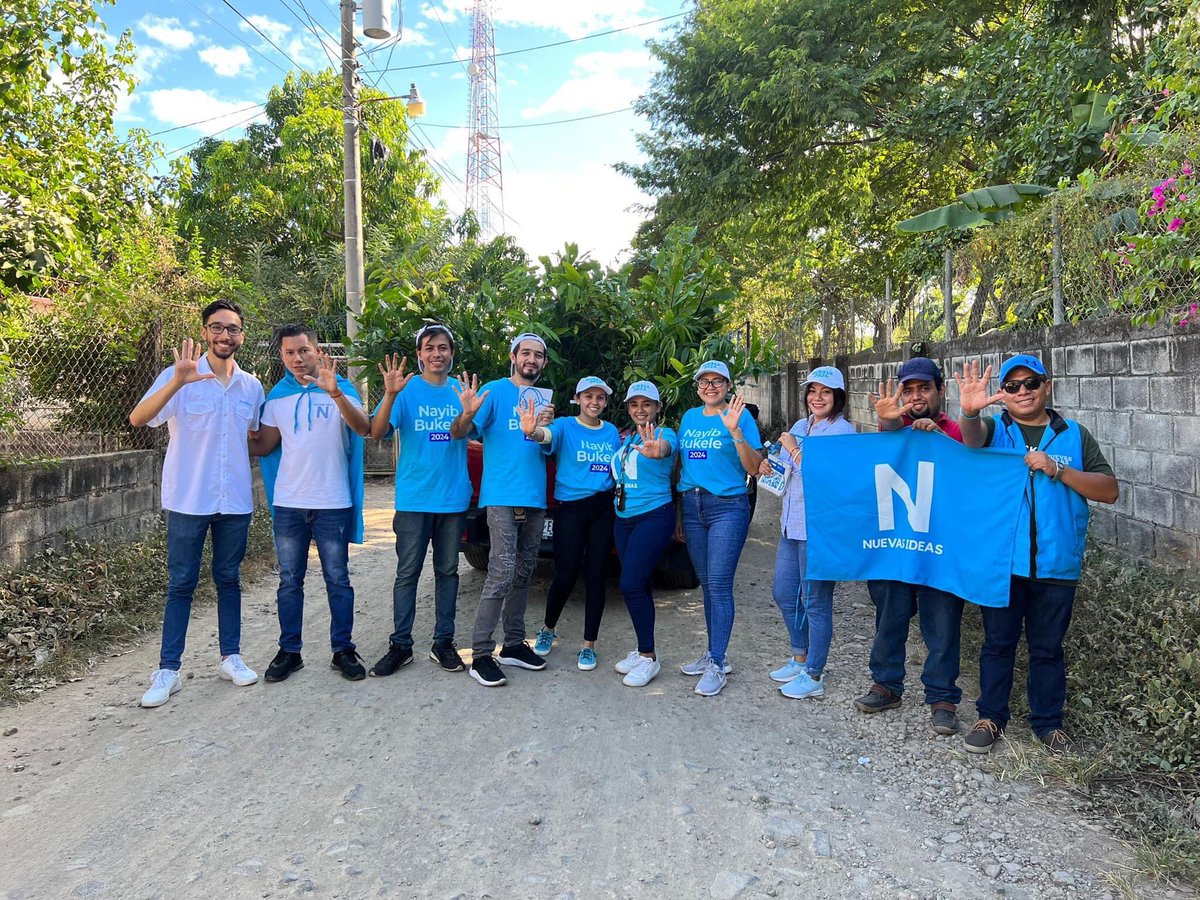 JNI_SanMiguel's tweet photo. Junto a nuestras estructuras de juventud de Carolina y Uluazapa activamos nuestro #ModoCyan, regalamos árboles frutales a habitantes de sus distritos. Como ejército de jóvenes cyan sabemos que solamente juntos, hacemos la diferencia🙌🏻🧢 https://t.co/UcyRphXJzd