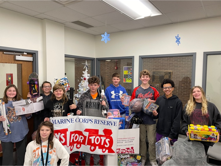 GreendaleLCSC's tweet photo. Check out this haul!   Builders Club had fun getting donations for Toys for Tots
#LawrenceburgLegacy #LburgHOPE #LburgUnity.  Go Tigers! https://t.co/RHxFeOUgbf