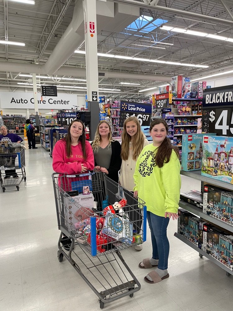 GreendaleLCSC's tweet photo. Check out this haul!   Builders Club had fun getting donations for Toys for Tots
#LawrenceburgLegacy #LburgHOPE #LburgUnity.  Go Tigers! https://t.co/RHxFeOUgbf