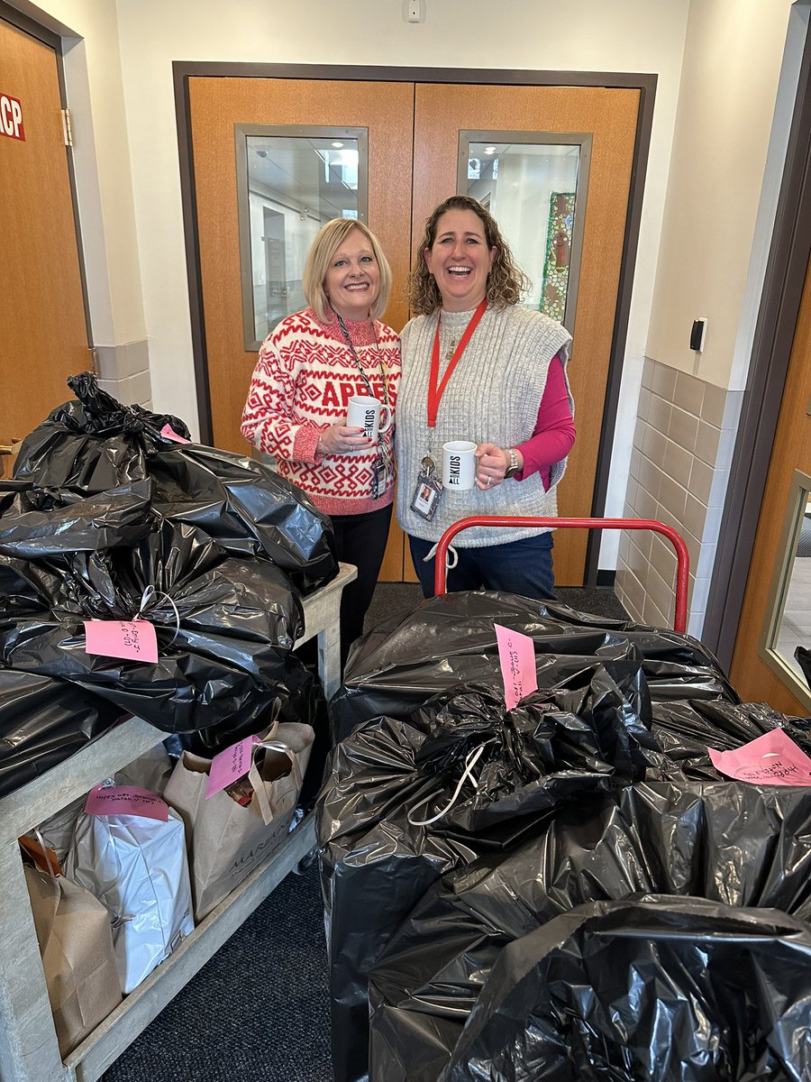 MrsKomenda's tweet photo. Another year of Carpenter Cares is in the books! We collected gifts for 20 different families. Our school staff is amazing! @Carpbelmonte #CAMagicintheJourney #CAEngaged #CALovetoLearn #engageD64 https://t.co/7qWeOR9pfV