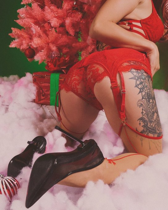 Can you unwrap me under your tree? https://t.co/dxz7F9fZ3C