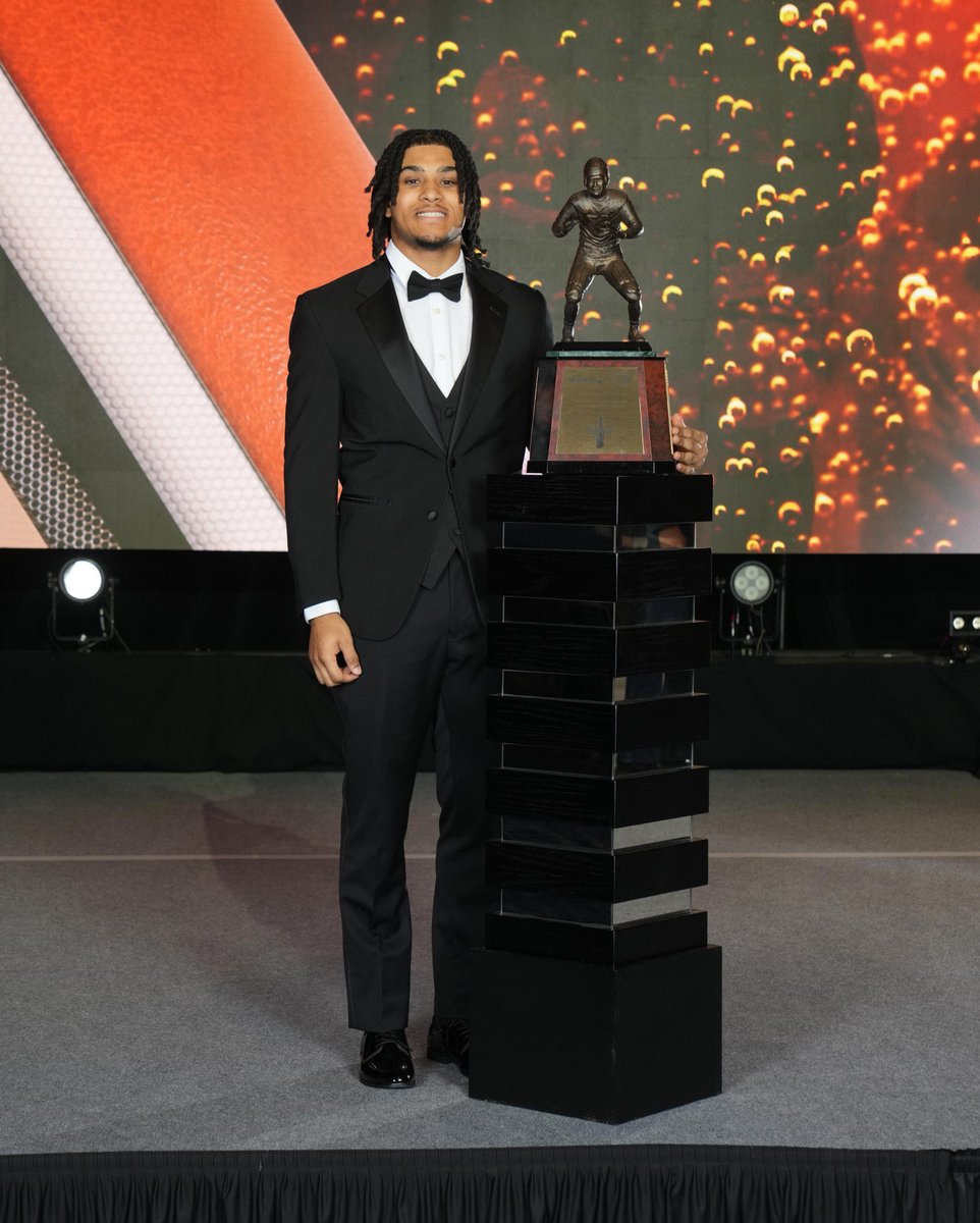 Matt Foster (@mattfostertv) on Twitter photo Just a kid from the 4️⃣0️⃣2️⃣
College football’s 𝙗𝙚𝙨𝙩 defensive player.
<a href="/xavierwatts6/">Xavier Watts</a> x <a href="/NagurskiTrophy/">Nagurski Trophy</a> Just a kid from the 4️⃣0️⃣2️⃣
College football’s 𝙗𝙚𝙨𝙩 defensive player.
<a href="/xavierwatts6/">Xavier Watts</a> x <a href="/NagurskiTrophy/">Nagurski Trophy</a>