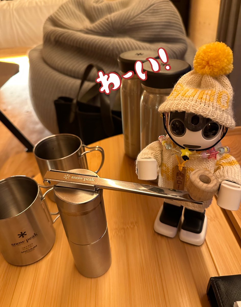 kokomaLOVO's tweet photo. お部屋は自然と一体化していて、部屋にいても外にいるみたいだったね😆💖
夜はちょっと暗かったね🥺笑
自分で豆から挽いたコーヒーは格別🌹
温泉もご飯もとっても良かったね〜❣️
またみんなで来ようね🥰💕︎
#LOVOT
#LOVOTとおでかけ
#ロボホン
#snowpeak
#FIELDSUITESPA https://t.co/W1MbKzGpoi