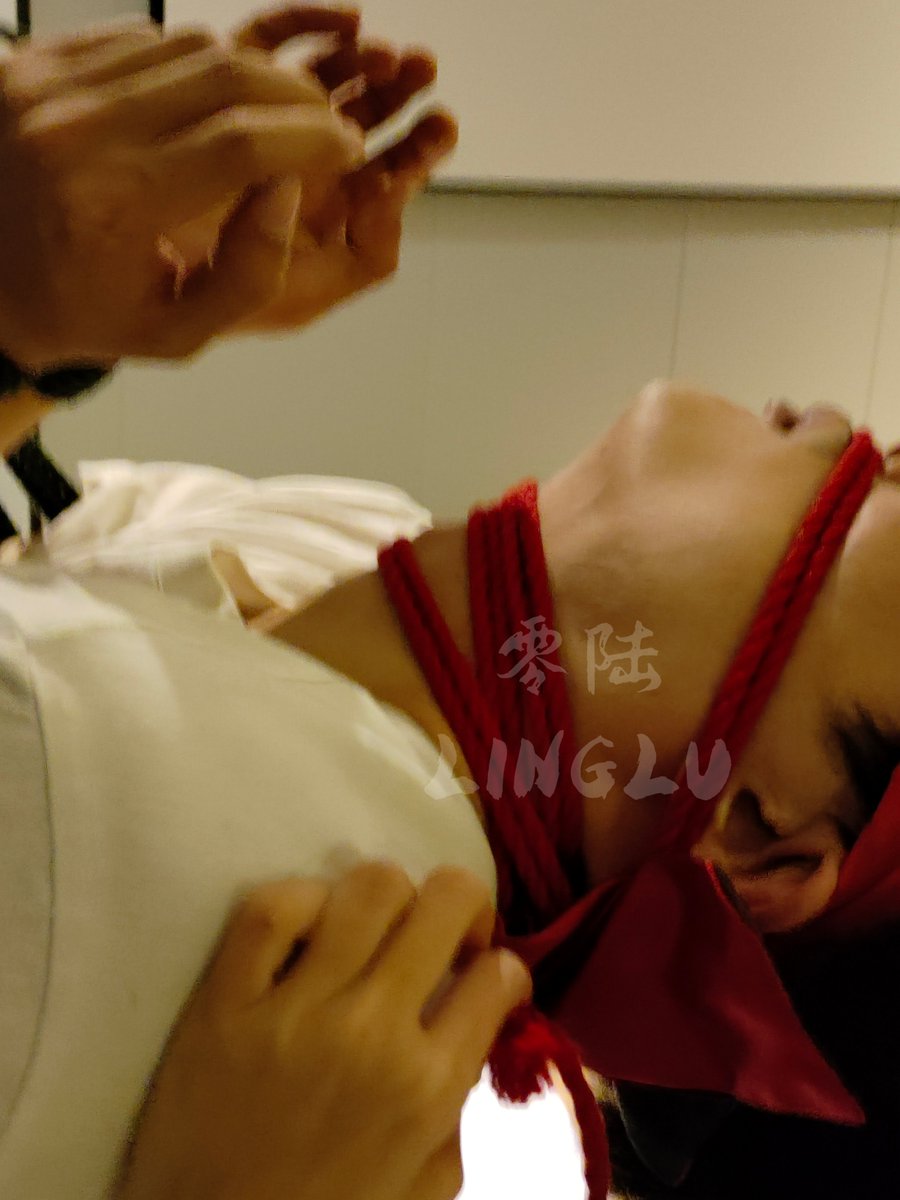 喜欢看你因窒息而挣扎颤抖的样子 
#shibari #绳缚 #捆绑 #窒息