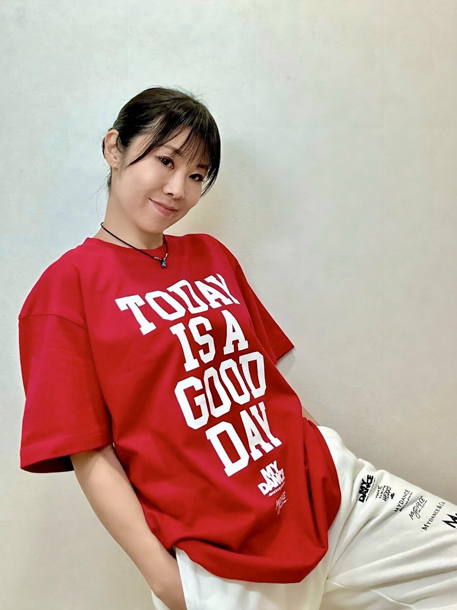 tweet_of_rica's tweet photo. MYDANCE🎄
クリスマス dance tee
WEBSHOP
https://t.co/q8vZ9ahHxS
カラーリング展開は
鮮やかな赤と緑❤️💚
👩🏻 160cm
✔︎ 限定クリスマス dance tee
☑︎ X’MAS RED
☑︎ size L
ユニセックス
私はオーバーサイズで!
今回のteeも
普段使い&ヘビロテします✨
#MYDANCE #アンバサダー #pr https://t.co/bu7ntWMWKb