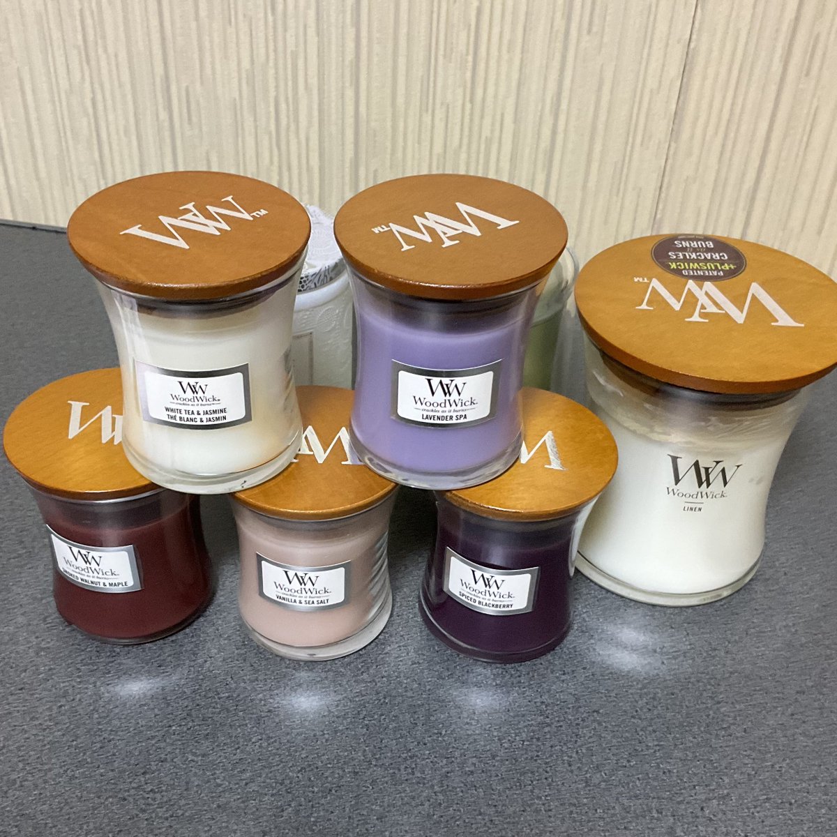 7color_siratama's tweet image. グクに負けないぐらい持っているアロマキャンドル😁
私は芯が木のやつが好きで、パチパチ音がして焚き火のそばにいるかのよう。

woodwickシリーズで揃えてる✌️
しらたま順位を🙌今の所、6種類もってます。　　つづく…

#woodwick #アロマキャンドル