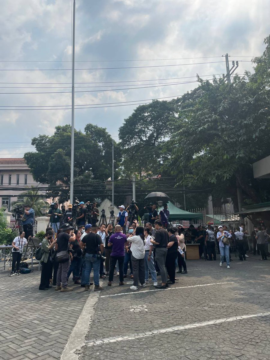 SCPh_PIO's tweet photo. The gates are now open to the public and members of the media. 

WATCH the #Bar2023 Results Announcement on YouTube https://t.co/PQarm3ThnW or Facebook https://t.co/z9lxyFSvqN?

#WeCanDoIt #HernanDoIt https://t.co/MYMOEbYrCn