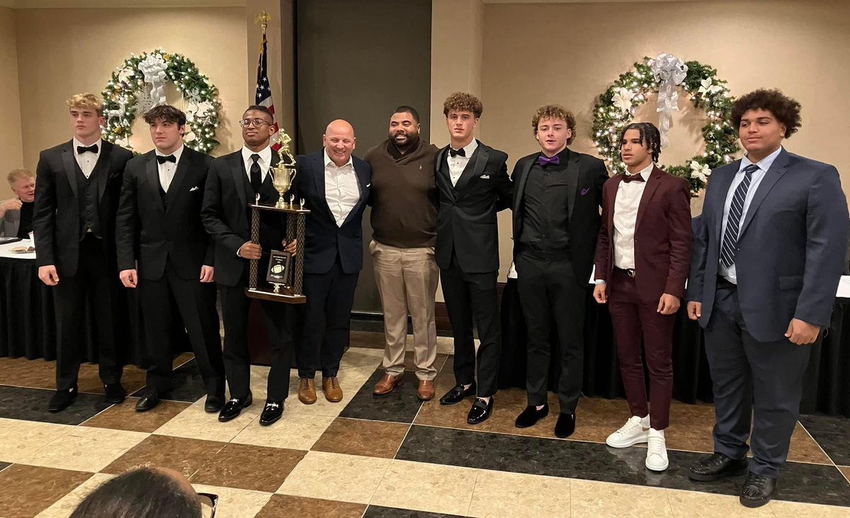 Congratulations to the @DLSFootball_MI on being named the 2023 Macomb County Team of the Year.