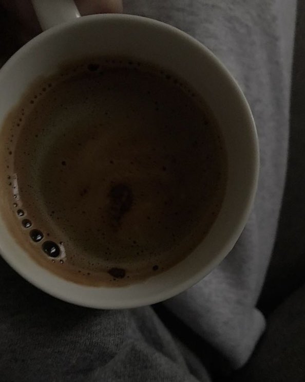 Sabah kalkıyorum efendim yataktan,
Evet diyorum…
Başladı benim cahillerle mücadele mesaisi 🤦🏻‍♂️😬

#Günaydın ☕️
#Salı 🍂