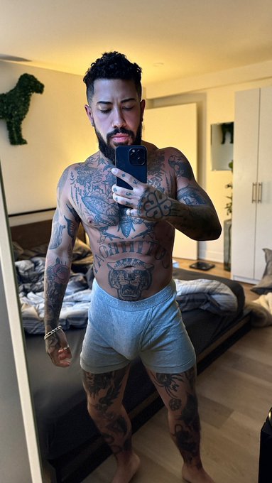 Little selfie to brighten your day.✨ https://t.co/tdK03ioV6d<a href="/tag/selfie"class="tags"><span>#selfie</span></a>