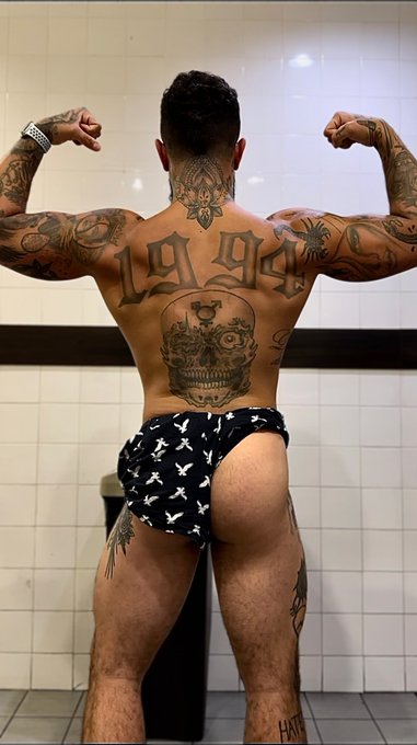 Quick flex at the gym, you like?💪🏽 https://t.co/cFqVMt8XHu