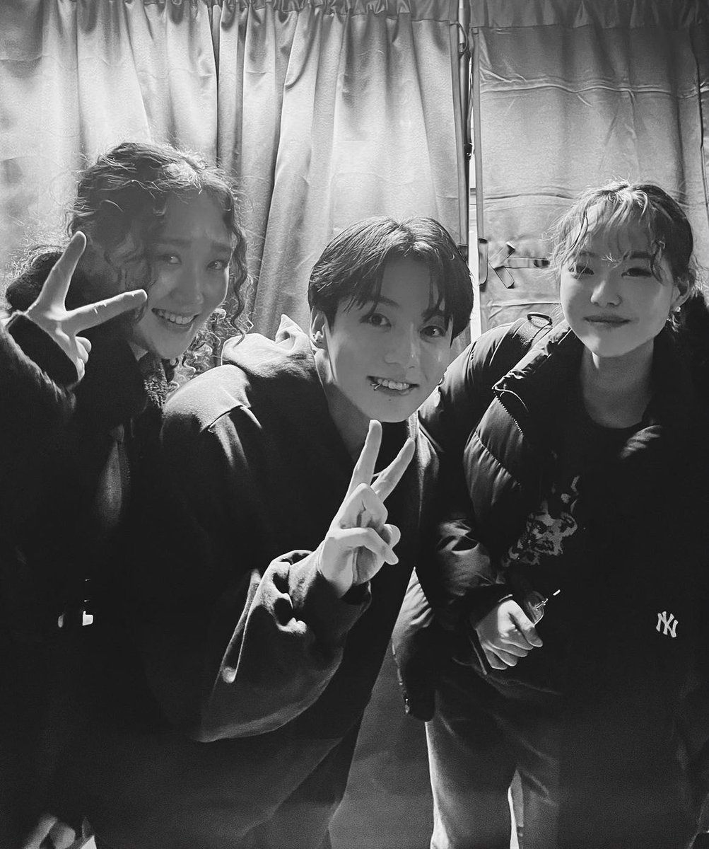 아구구 정국이가 너무 이뻐서 눈물나
클로저댄서분들과 한컷 🖤🖤🖤