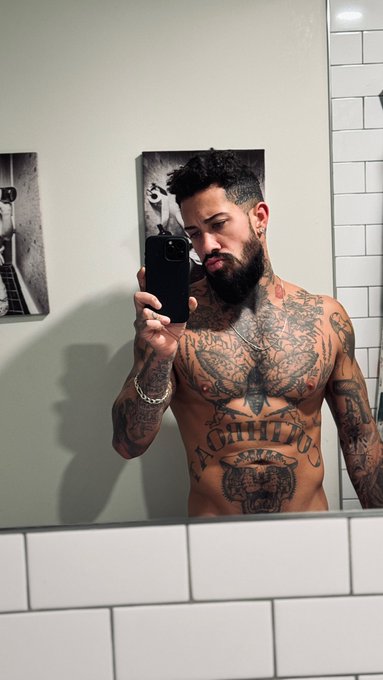Happy New Year Sexy. 🤟🏽 https://t.co/580BqSGVi7<a href="/tag/newprofilepic"class="tags"><span>#newprofilepic</span></a>