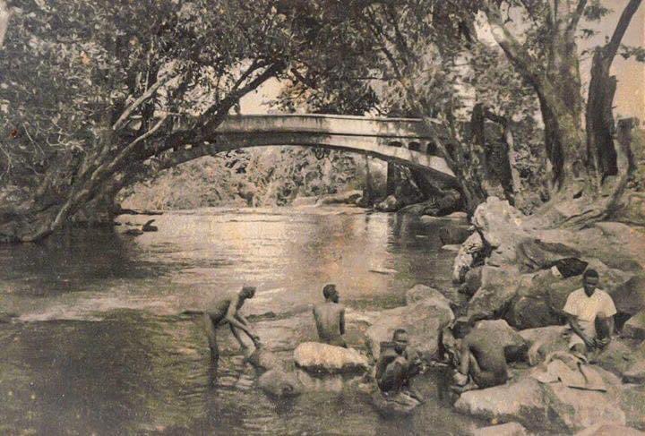 HistoryKE's tweet photo. 𝗕𝗿𝗶𝗲𝗳 𝗛𝗶𝘀𝘁𝗼𝗿𝘆 𝗢𝗳 𝗧𝗵𝗶𝗸𝗮

Enclosed are two photos of River Chania - in 1909 and 1945 respectively. - taken near Blue Posts Hotel. 

The 1909 photo was taken during the (former US President) Roosevelt expedition.

One account on the formation of the town has it that in the period before 1900, the Maasai and Kikuyu communities that lived here battled fiercely over the area where the pools of water from Rivers Chania and Thika provided ideal grounds for the grazers and farmers, respectively. 

The Maasai didn’t really fancy it for grazing but nonetheless came here to graze. They would then get into conflict with the Agîkûyû, who lived higher up and were arable farmers. 

The Agïküyü wanted to be somewhere where rainfall was guaranteed and crops were assured.

The many tribesmen that perished were buried there, and these events potentially gave rise to the origin of the town’s name, “Gûthika”, which means “to bury” in Gîkûyû.

Fast forward to 1924 and the name Thika was made official. 

Thika would expand to become a major industrial town. Major industries, including Kenya Canners, which later became Del Monte, were set up. 

In those early years, everything seemed Asian-owned. Edmunds Butchery perhaps cut a desolate picture as the only European-owned retail store in Thika.

Soon, Thika would become the industrial town - the Birmingham of Kenya, Europeans in Kenya  called it.

One of the earliest white settlers in Thika was Elspeth Huxley, who also authored 'The Flame Trees of Thika', a book that chronicled her life and interactions with the Maasai and the Agïküyü from around 1913.