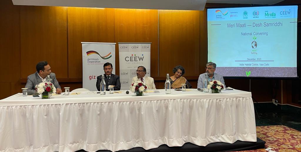 ncuicoop's tweet photo. Dr Sudhir Mahajan, Chief Executive, NCUI, addressed the delegates at the National Level Conference organized on 4th & 5th December 2023 by GIZ India in collaboration with DAY NRLM & NDDB to celebrate the World Soil Day. Representatives from government organizations like Niti Aayog, Ministry of Rural Development (GoI), ICAR & NABARD along with CEEW, research institutions, state departments of agriculture & livelihood missions, civil society organizations & private sector partners are participating in the 2-days' conference.                 
On the 2nd day, 'Maati Mitra' certificates will be awarded to selected farmers & community members who have done inspiring work on sustainable soil management in India.
Addressing the conference on 4th December, as a Panelist during the session titled 'Concerted Government Action for Sustainable Soil Health', Dr Mahajan highlighted the recent initiatives of the Ministry of Cooperation & NCUI for promoting natural farming & raising awareness on soil conservation among the farmers & cooperatives across India. He stressed on the need for cross-sectoral collaboration & cooperation among all stakeholders for making sustainable soil management a people's movement in India.
@AmitShah 
@Dileep_Sanghani 
@MinOfCooperatn 
@pibcooperation 
@NITIAayog