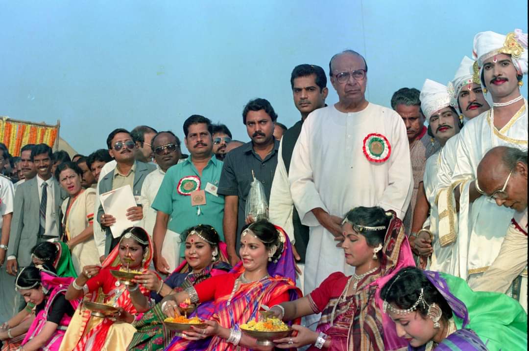 <a href="/The_Baliyatra/">The Baliyatra</a> Happy to #SJBijuPattnaik in 1992 #BaliYatra <a href="/Naveen_Odisha/">Naveen Patnaik</a> <a href="/CuttackDM/">DM Cuttack</a> <a href="/CMCCuttack/">CMC,Cuttack</a> <a href="/IPR_Odisha/">I & PR Department, Odisha</a> <a href="/Vkpandianfancl1/">Vkpandianfanclub</a>