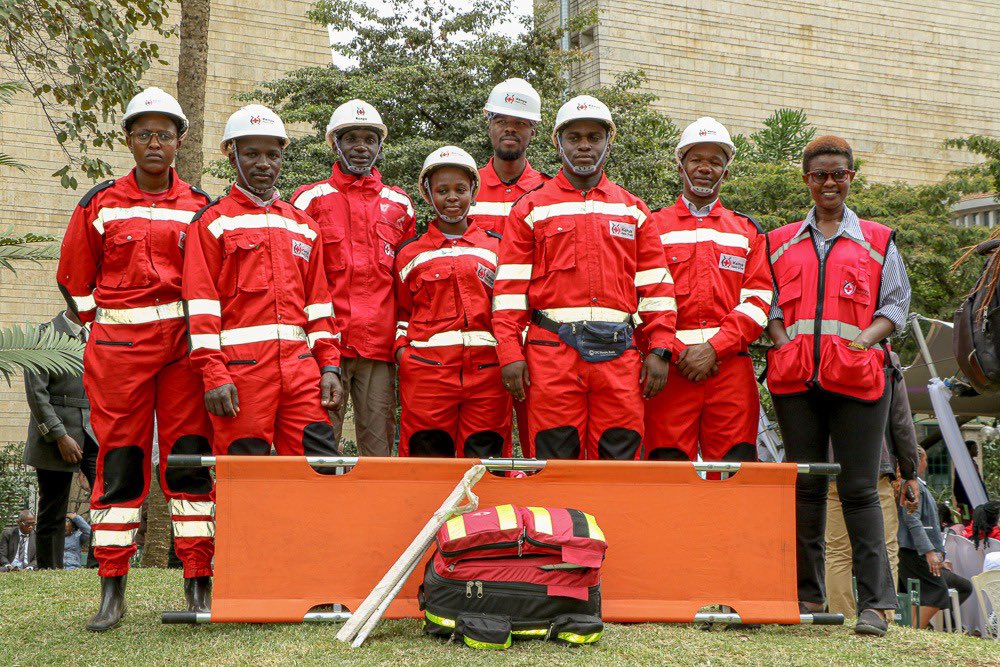 IrshadIdris's tweet photo. Today is the international volunteers day. 

The core work of @KenyaRedCross is delivered by the over 300K volunteers of the institution.

They serve with dedication, risking their lives and health in service to community and country. 

You are our heroes and heroines. Asanteni https://t.co/Ig7OROfgZA