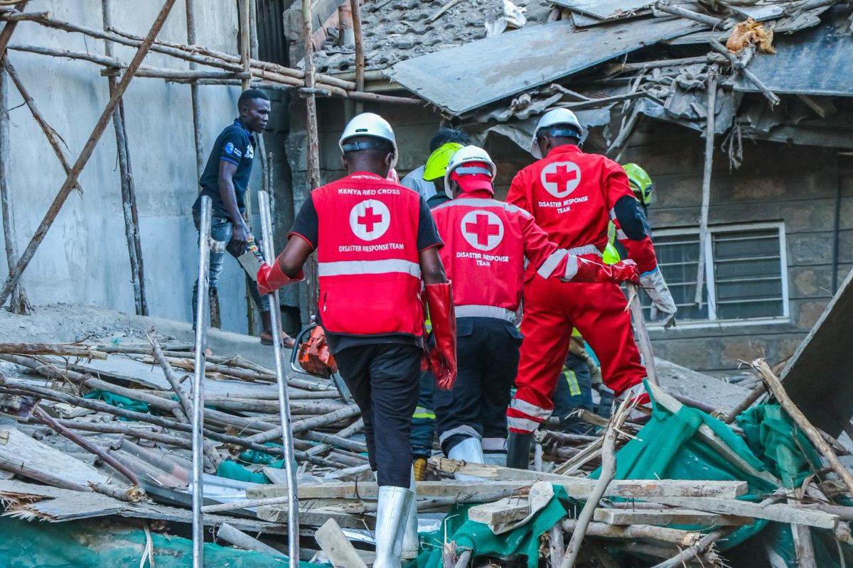 IrshadIdris's tweet photo. Today is the international volunteers day. 

The core work of @KenyaRedCross is delivered by the over 300K volunteers of the institution.

They serve with dedication, risking their lives and health in service to community and country. 

You are our heroes and heroines. Asanteni https://t.co/Ig7OROfgZA