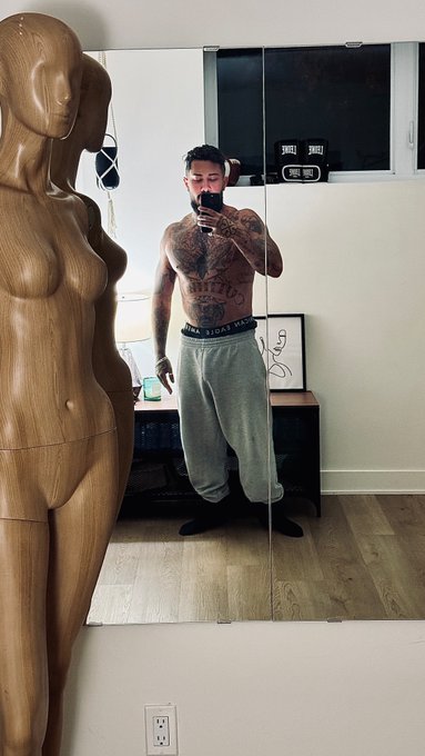🗣️Grey sweats are so comfy. https://t.co/BAVNfUJ7D7