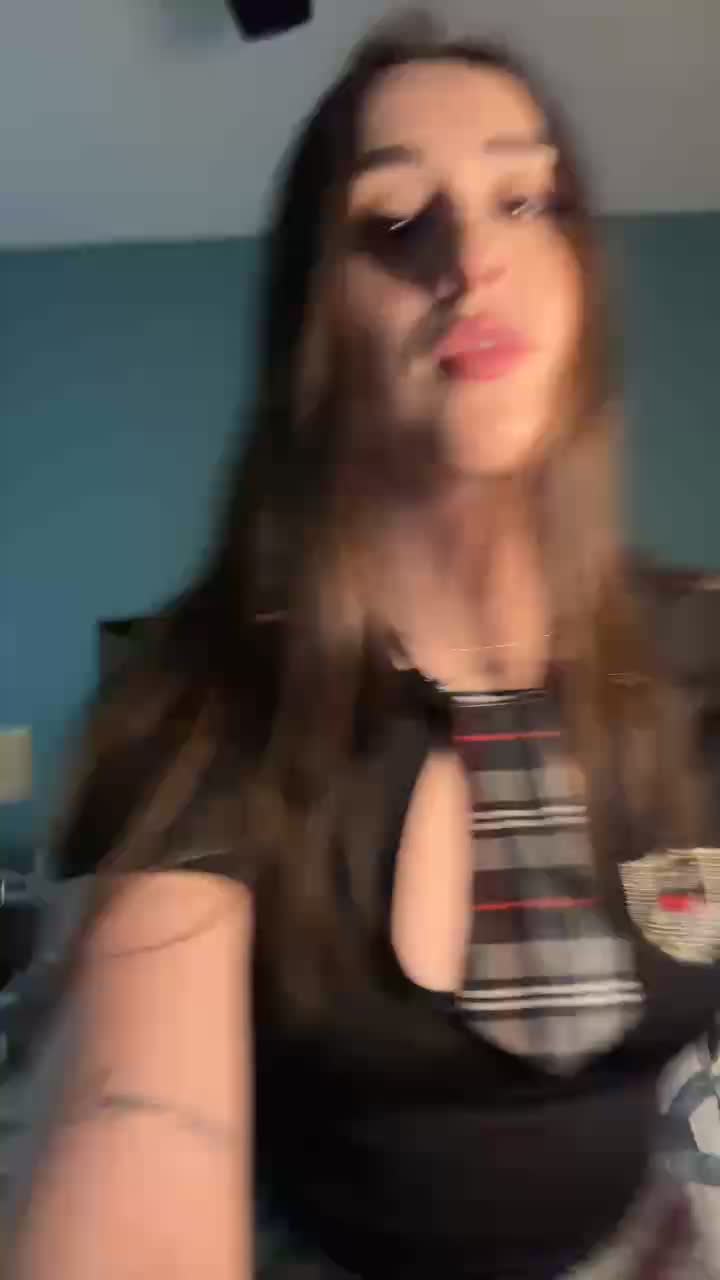 Escarleth Palacios on X: Escarleth Palacios is live now!  t.coltiIlricp2 t.coHD4cpAF4cO  X