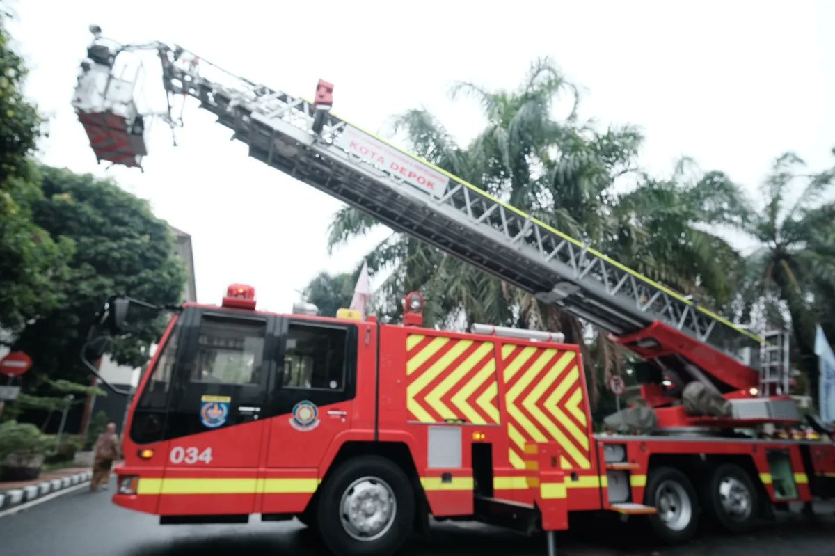 1. Saya atas nama pemerintah, atas nama pribadi mengucapkan terima kasih dan mengapresiasi kepada Kementerian Dalam Negeri yang memberikan bonus kepada kita atas kinerja Dinas Damkar dan Penyelamatan berupa mobil pemadam kebakaran.