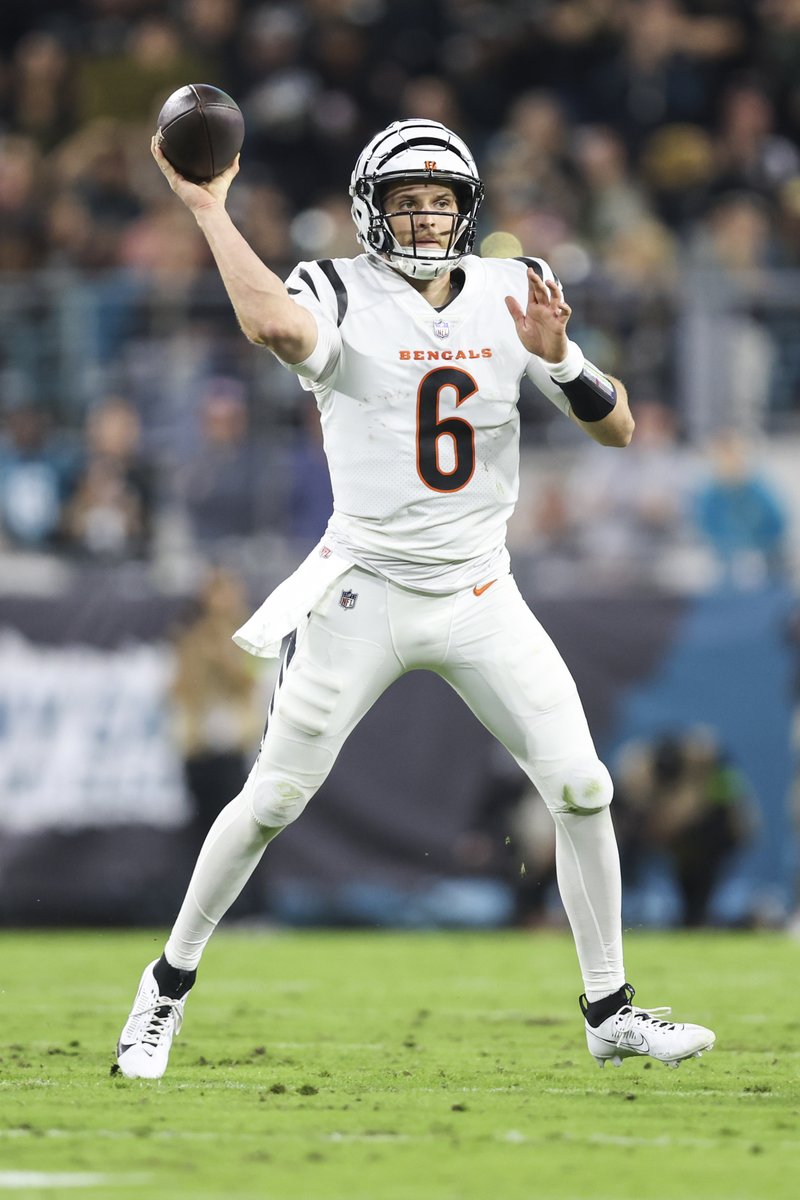 Jake Browning under the Monday night lights:

32-for-37
354 passing yards
1 passing TD
1 rushing TD
First win as an NFL starter

Everything the @Bengals could've hoped for and more. #CINvsJAX