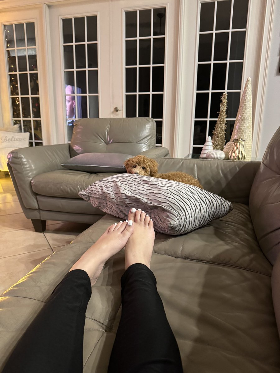 jenfeet6's tweet photo. Relaxing my feet after a workout, who wants to rub them ? 
@solesofvalkyrie 
@Feetinorlando 

#footmodel #feet #footfetishnation #toes #prettyfeet #soles #foot #feetlovers #feetpics #footfetish #footgoddess #instafeet #feetworship #feetporn #prettytoes #footfetishcommunity https://t.co/bnbLmCWnEg