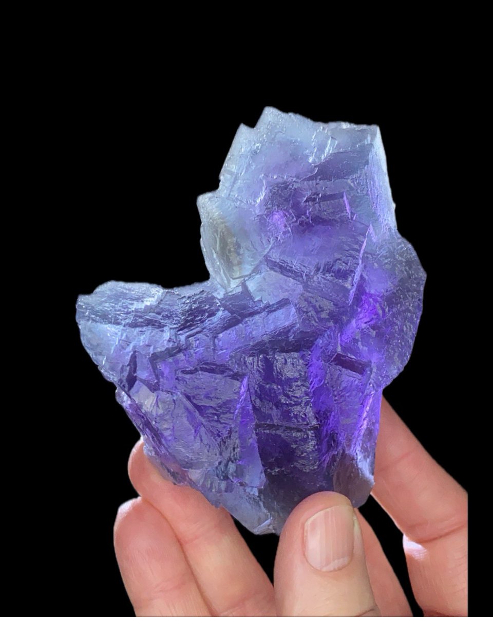 Fluorite Specimen, Balochistan, Pakistan.

oldearthminerals.com/shop/p/beautif…

#fluorite #bluefluorite #purplefluorite #fluoritecluster #crystalcluster #healingcrystals #purple #geologyrocks #minerals #mineralporn #crystalporn #mineralspecimen