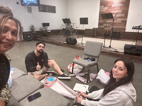 DestinyhouseM's tweet photo. Wrapping toys to give away in Tecate Mexico. https://t.co/dHSW55ykXA