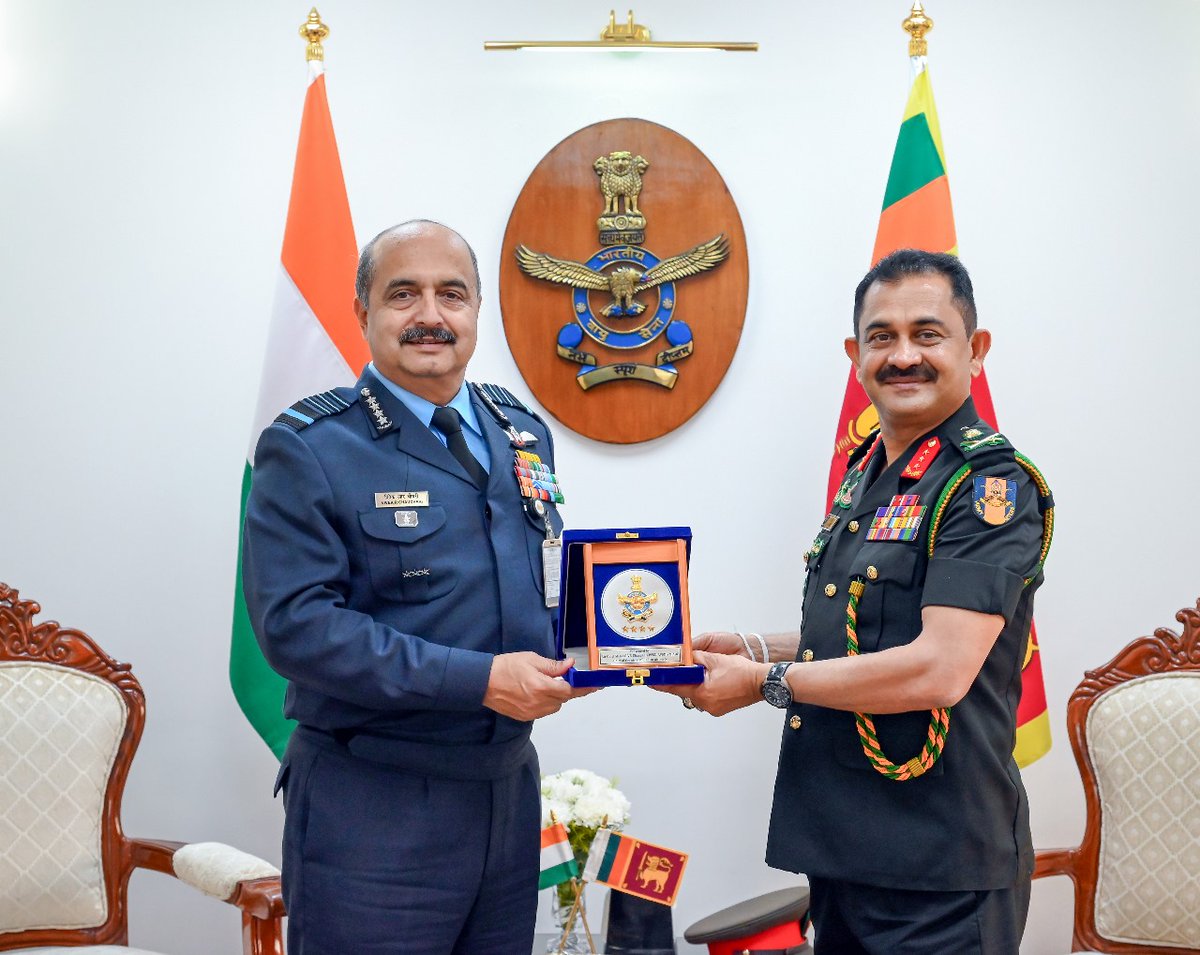 Lieutenant General Vikum Liyanage, Commander of the @Sri_Lanka_Army called on the CAS Air Chief Marshal VR Chaudhari in New Delhi. Issues of mutual interest & means to further enhance cooperation between the two Armed Forces were discussed during the meeting.…