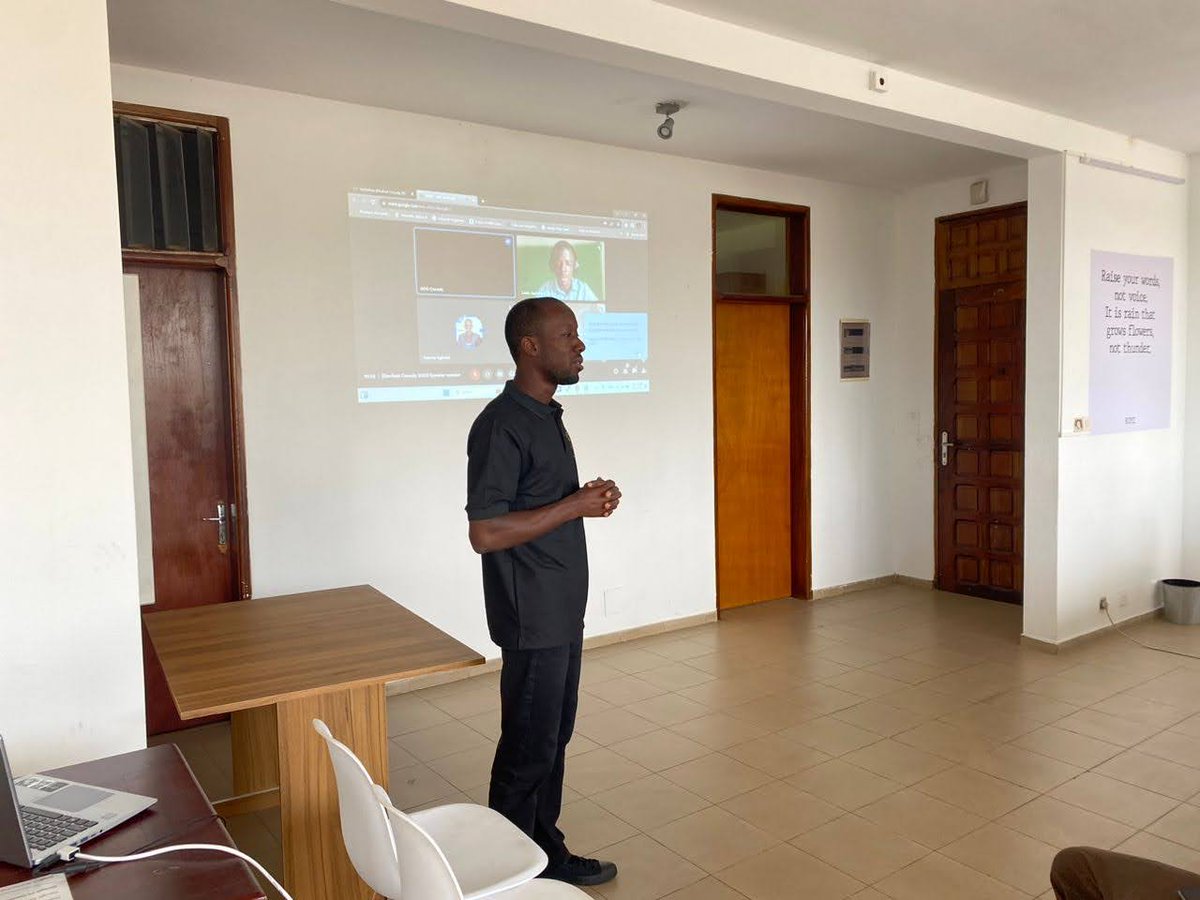 gdg_campus_uvci's tweet photo. Un immense merci à tous nos participants 🙏🏾 du Devfest GDG Cocody le samedi 2 décembre 2023🎉pour avoir contribué à la réussite exceptionnelle de du Devfest GDG Cocody🥳✨.
#gdgcocody
#GDSC_UVCI
#devfest #devfestssa
#devfestcocody23
🔵🔴🟡🟢
~Google Developer Student Clubs-UVCI https://t.co/Mh1lc0SO3h