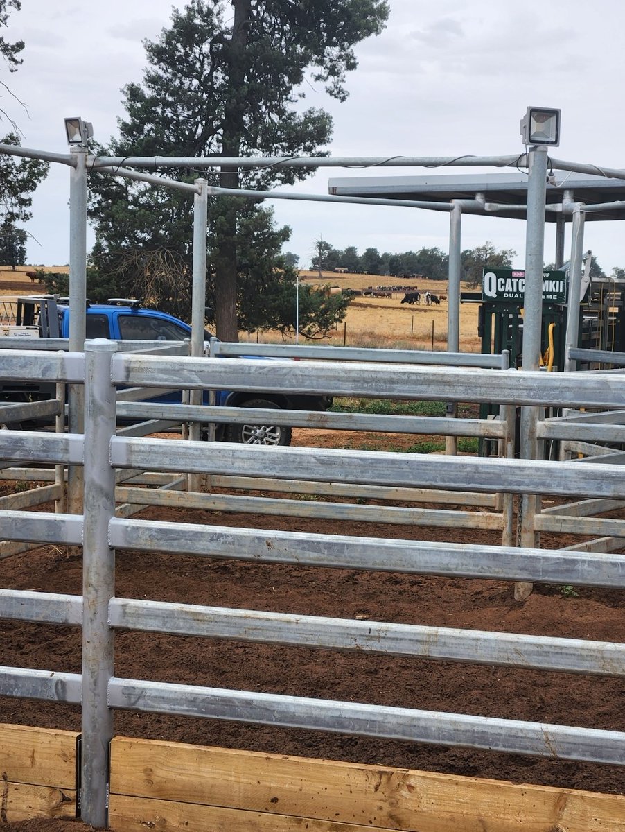 KidmanReid's tweet photo. Not sure if other brands have one yet, but Ryobi has inverters for their 18V batteries, good way to get semi permanent 240v lighting to off grid locations; cattleyards, silos etc. Admittedly a little agricultural in its setup though #AgTwitter #Ryobi https://t.co/oSea4QxYt5