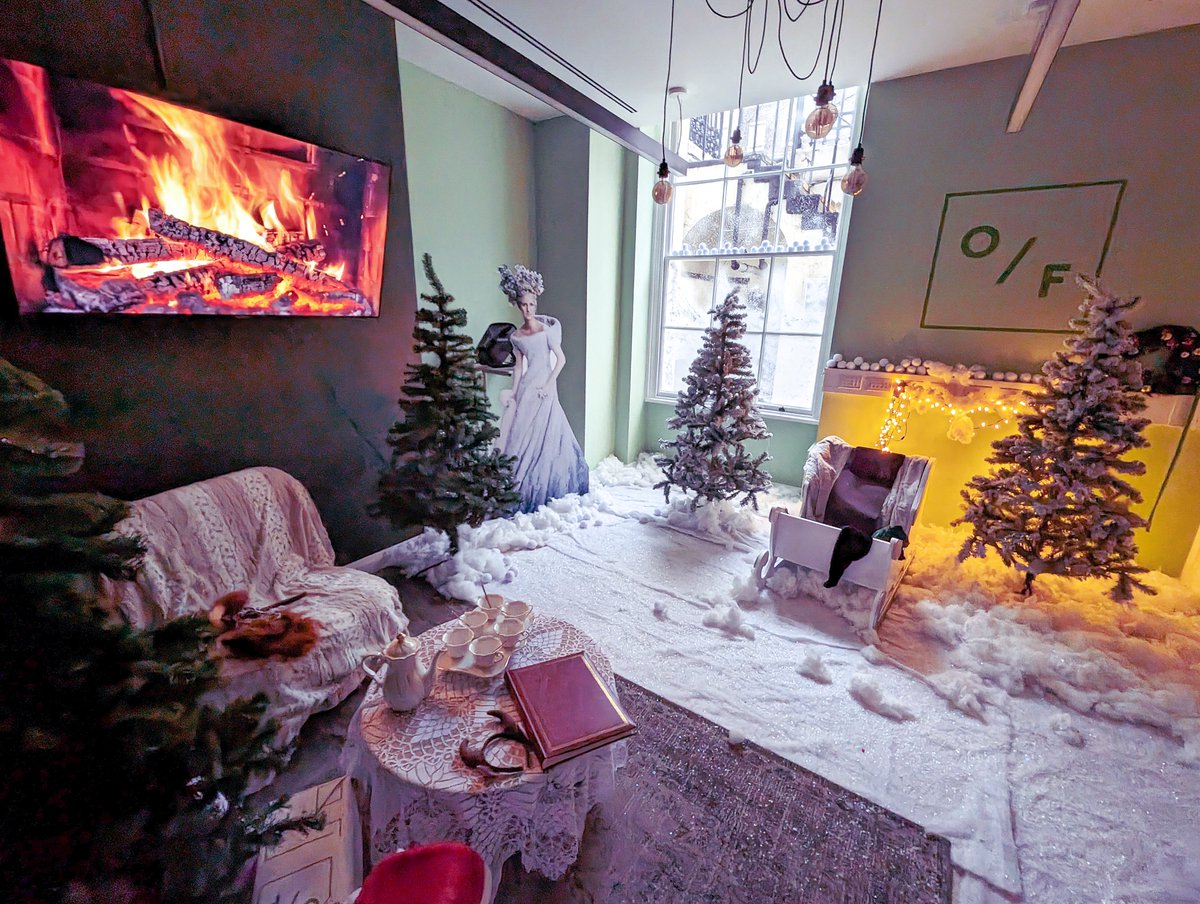 When you've got a client call at 10am but you've got new biz prospects to entice through a wardrobe into a winter wonderland at 11... #OneFiftyDoesChristmas