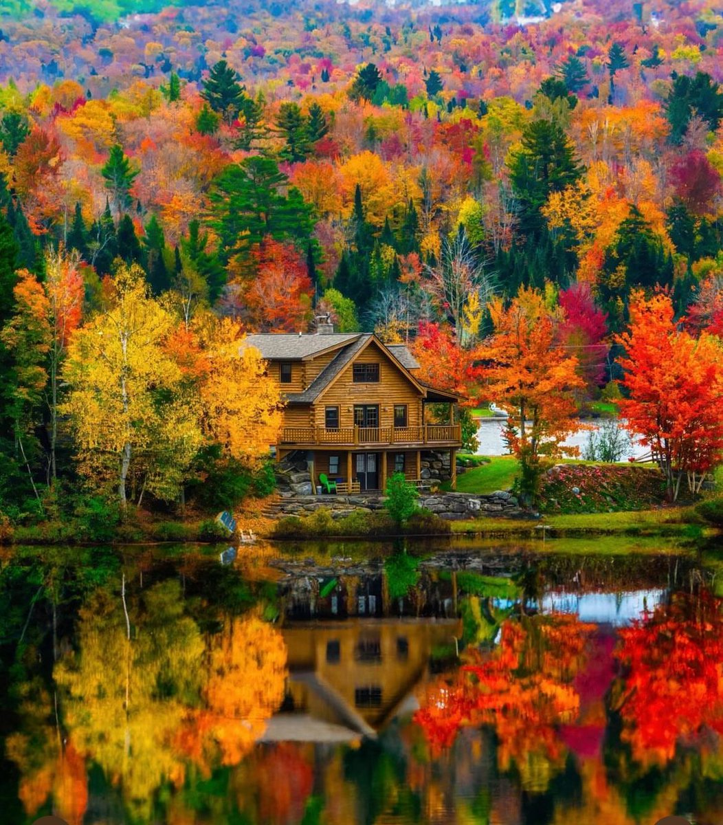 Beautiful colors and reflection
Lake Eden, Vermont, United States 
📷: Mansur Ali Jisan 
#UnitedStates 🇺🇸 #Vermont #lakeeden #lake #NewYorkCity #autumnvibes #Autumn #AutumnFalls #winter #autumnstyle #autumnlovers #nature #december #traveling #travelphotography
