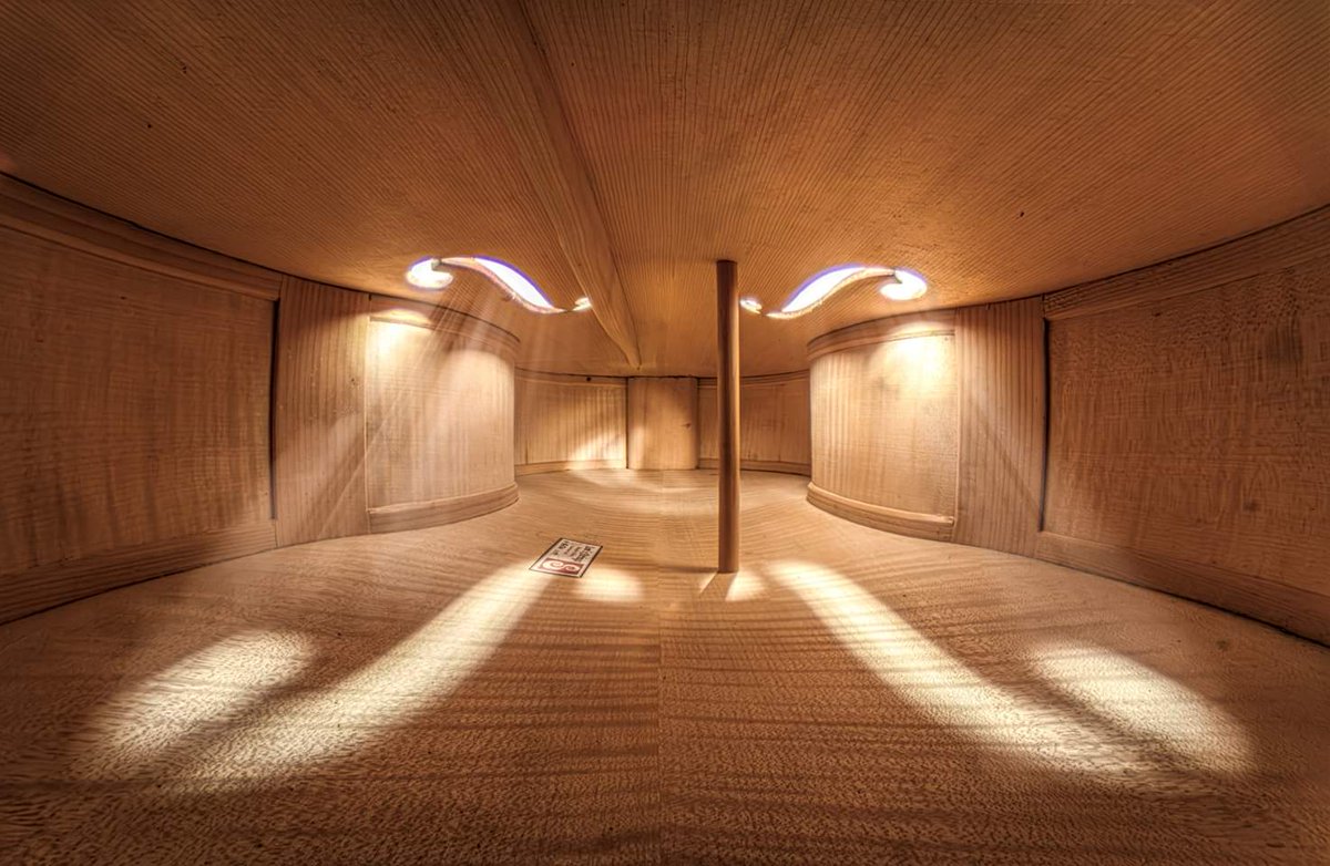 charlesbrooks's tweet image. A photograph of the inside of my #cello, taken wth a Storz #Endoscope adapted to a #LumixG9ii camera.
I&apos;ve been posting a few of these recently. This is all practice for photographing some extremely old instruments in a few weeks time. 
architectureinmusic.com #classicalmusic