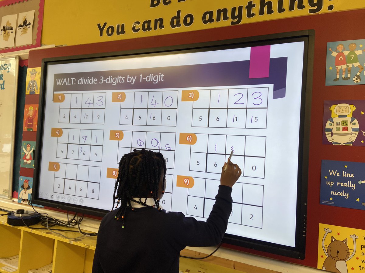 Y5JJ modelling the bus stop division method during their Maths lesson this morning. Learning from each other and explaining their method. #TeamBraniel💙