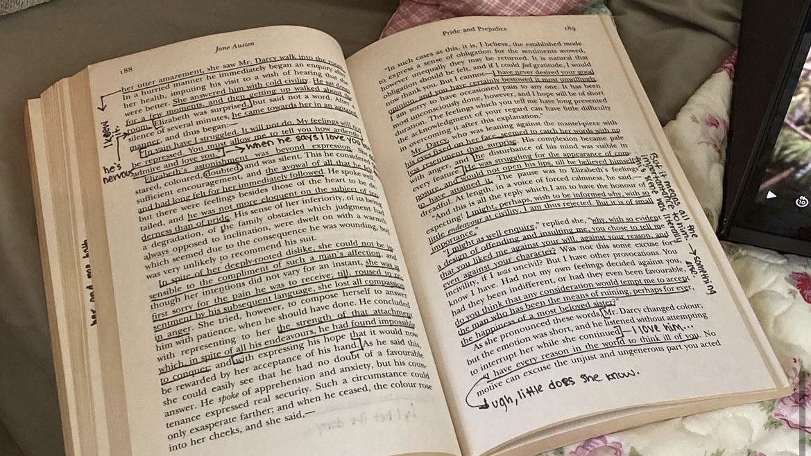 malusokay's tweet photo. slow mornings spent reading 🧸 https://t.co/TREf9u2ZwB