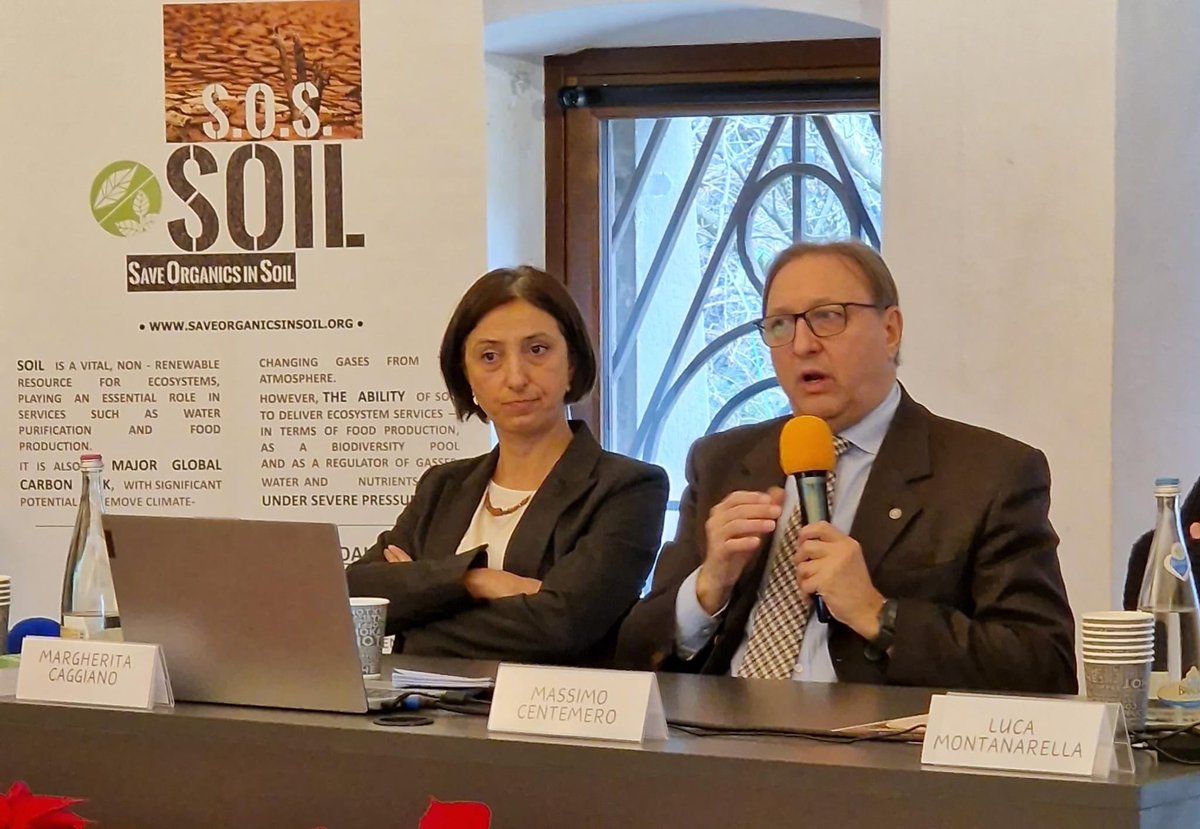 🗣️ Il #suolo si stima contenga tra il 25% e il 35% circa della #biodiversità totale, considerando tutti gli organismi viventi, tra cui i microrganismi che svolgono un ruolo fondamentale per il mantenimento della qualità del terreno e della sua fertilità.

#dallaterraallaTerra