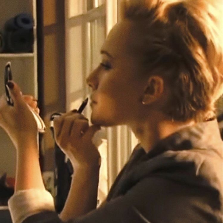 hayden panettiere smoking cigarettes Behind the scenes photos of Hayden Panettiere as Kirby Reed on the set of  Wes Craven's SCREAM 4 (2011)