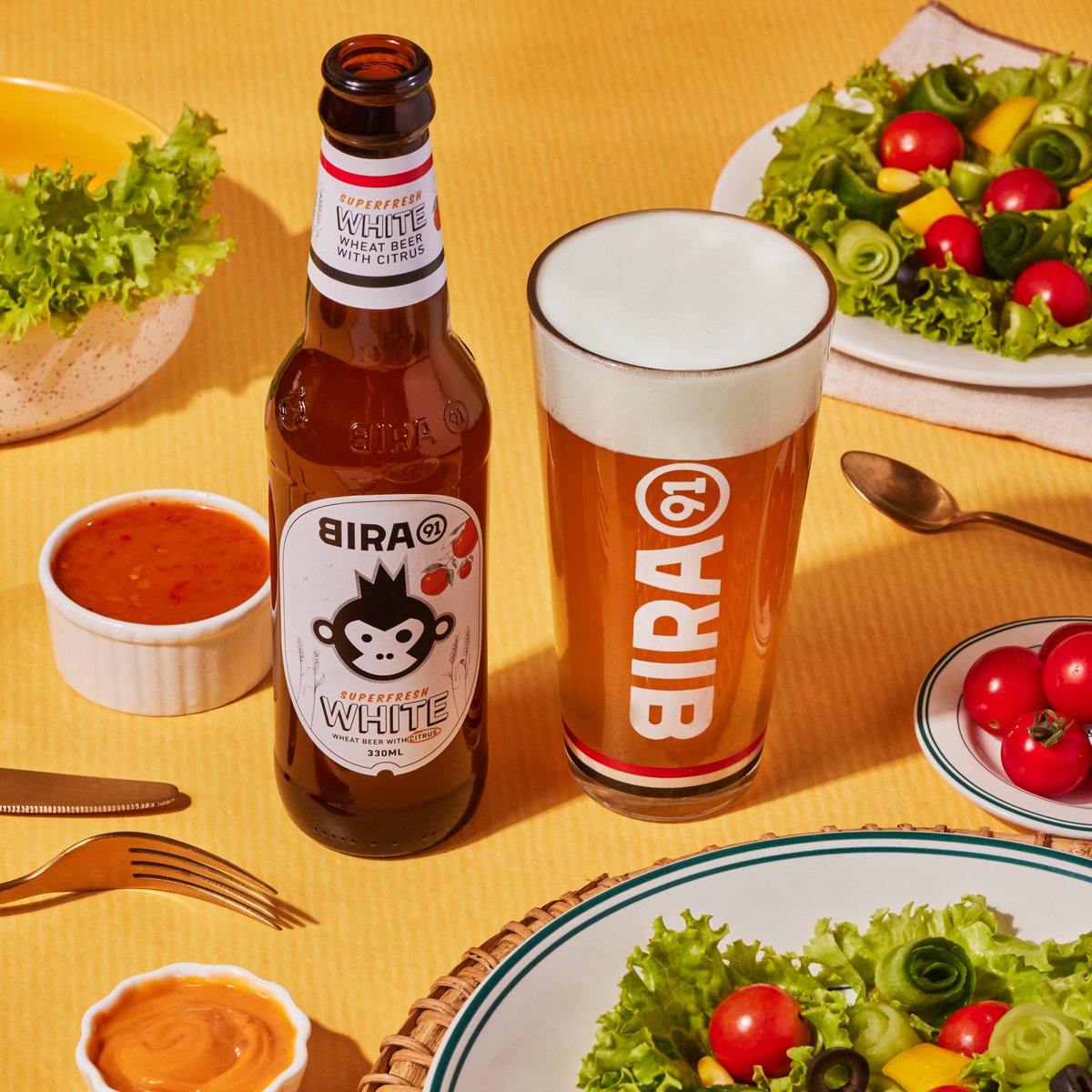 It’s a ‘treat yourself with beer after work’ kinda #Tuesday. 🍻 

With 4.7% ABV, Bira 91 White is based on the traditional Belgian-style wheat ales. It's a low bitterness beer that's brewed with orange peels and coriander.  

#MakePlayWithFlavors