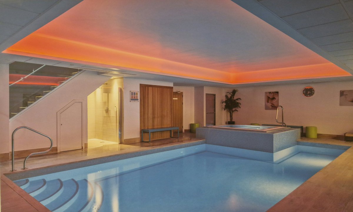 BasshamPaul's tweet image. Thanks to all @OrsettHall for a lovely overnight stay. Back soon! #TeamworkSecurity #Essex