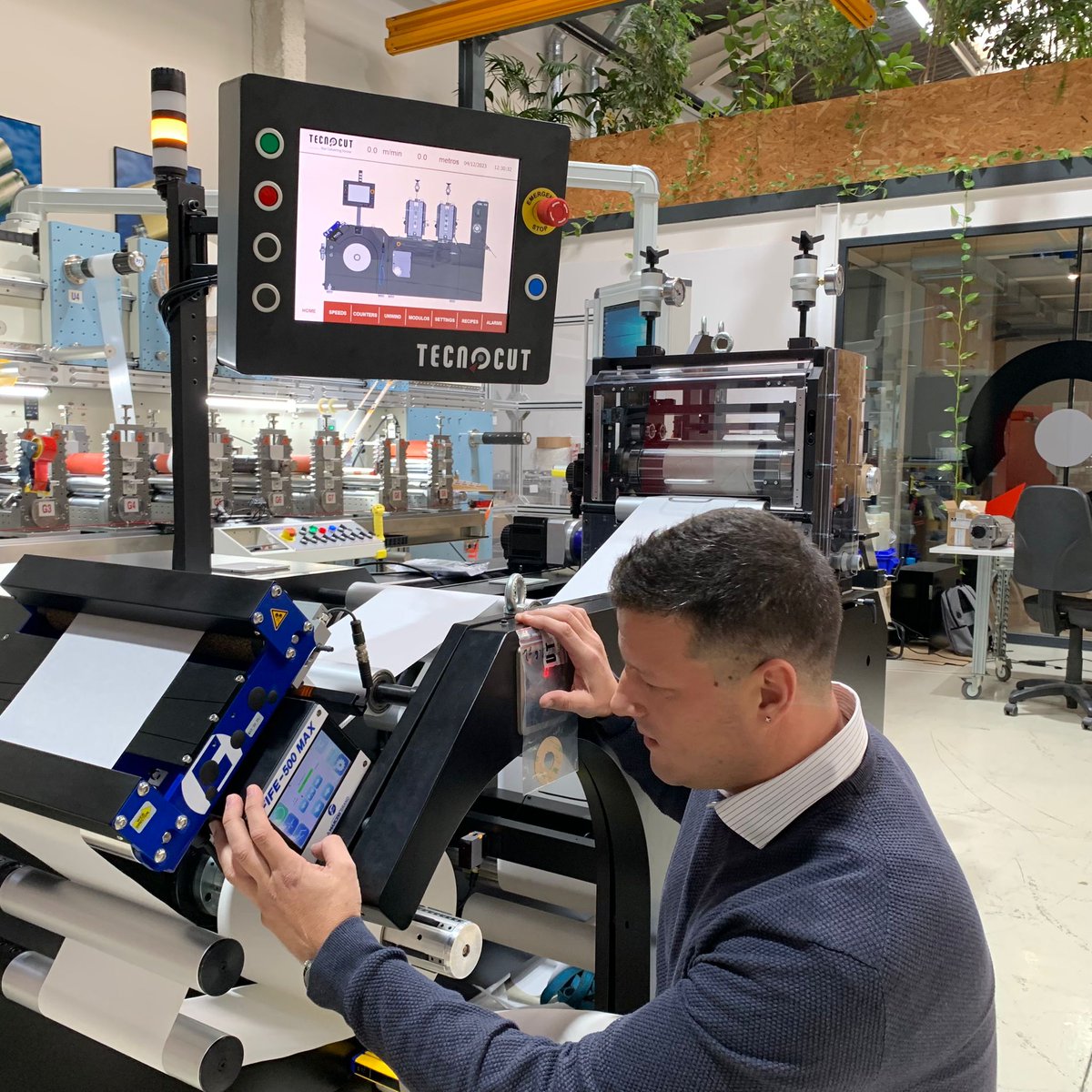 Tecnocut__'s tweet photo. Estamos muy contentos de compartir que desde hace unos meses contamos con Gerard Pont en nuestro equipo. El know how de Gerard aporta un altísimo valor añadido a TECNOCUT, donde ha venido para ocuparse de la comercialización del catálogo de soluciones de #Maxcess Europe. https://t.co/FXhGS9dezj