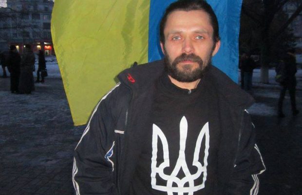 falledlenin's tweet photo. В цей день 2019 року помер Артем Мирошниченко (1983—2019) — український громадський діяч, волонтер та активіст ГО «Бахмут Український». 29.11.2019 був по-звірячому побитий у м.Бахмут за відповідь українською двом підліткам, які запитали: «А ти можеш на нармальнам язикє гаваріть?» https://t.co/fUfPZjOcsj