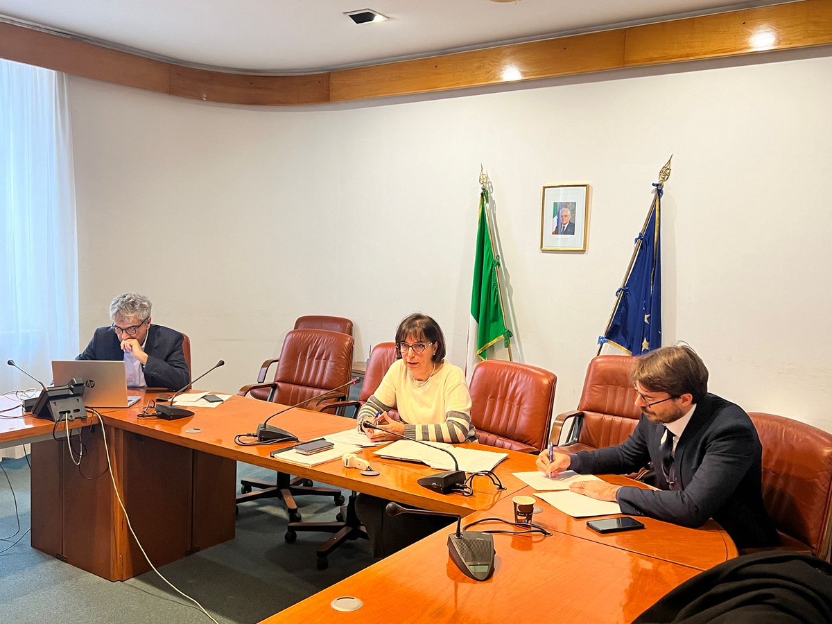 aran_agenzia's tweet photo. Trattativa in corso @aran_agenzia Confederazioni e Organizzazioni #sindacali per la #sequenzacontrattuale relativa alla dichiarazione congiunta n. 4 allegata al CCNL del 9/5/2022 relativa al personale dipendente di nazionalità italiana, assunto – ai sensi del D.P.R. 5/1/1967 n. 18 e della L. 22/12/1990 n. 401 – con contratto a tempo indeterminato dal #MinisteroAffariEsteri nelle sedi diplomatiche e consolari e negli Istituti italiani di cultura all’estero #MAECI